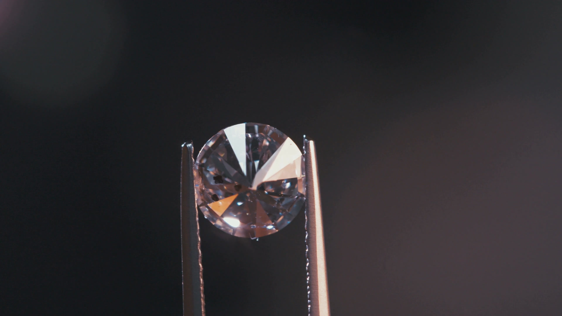 パワー半導体の「究極材料」と呼ばれるダイヤモンドに関する研究開発状況